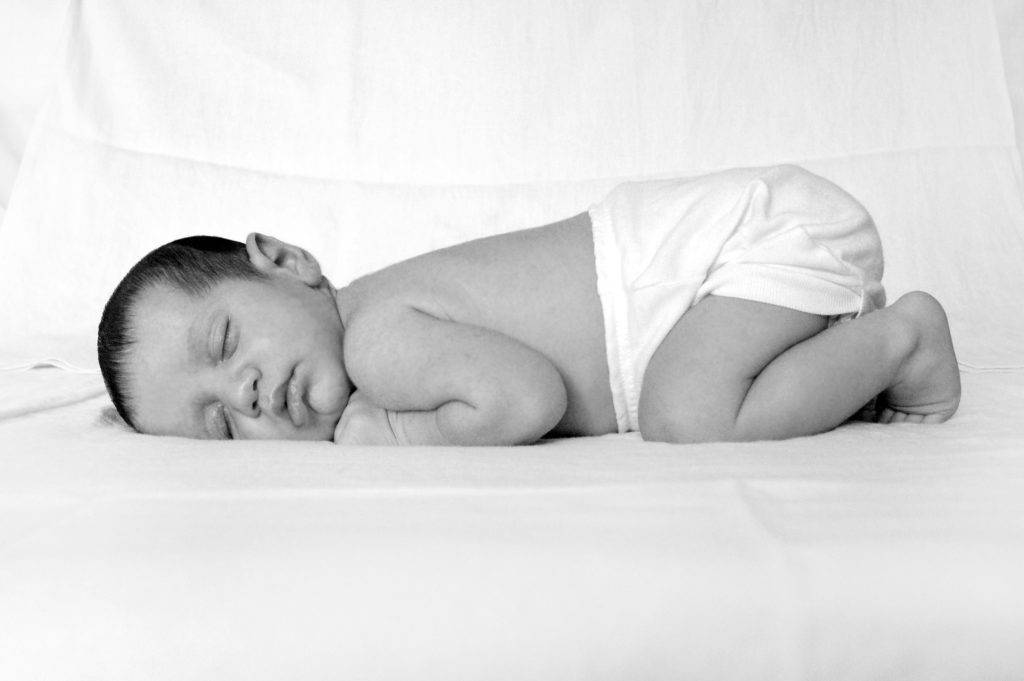 Helpful Tips to Put Your Newborn Baby to Sleep so You Can Get Some Rest Too 2 newborn baby sleeping