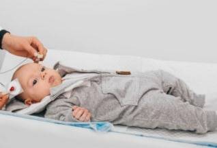 Acute pediatric care mobile icon
