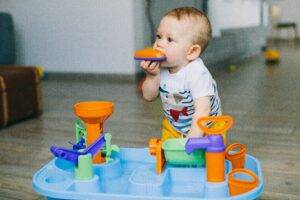 Moments to Treasure: Creative Ways to Capture Your Baby's First Year 2 Baby's First Year