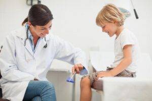 Knee Reflex: Understanding the Tap and Kick in Children 6 pediatrician-checking-childs-knee-reflexes