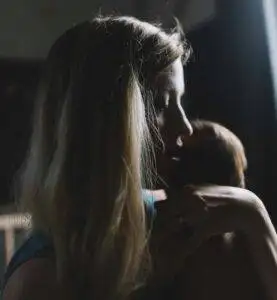 How to Stop Breastfeeding: A Gentle Guide for Moms and Babies 1 breastfeeding