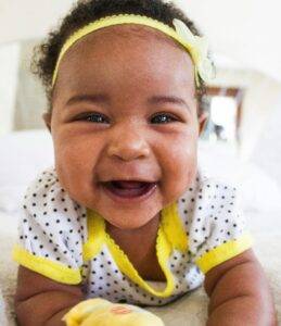 When Can Babies Hold Their Head Up? 2 newborn baby can hold head up