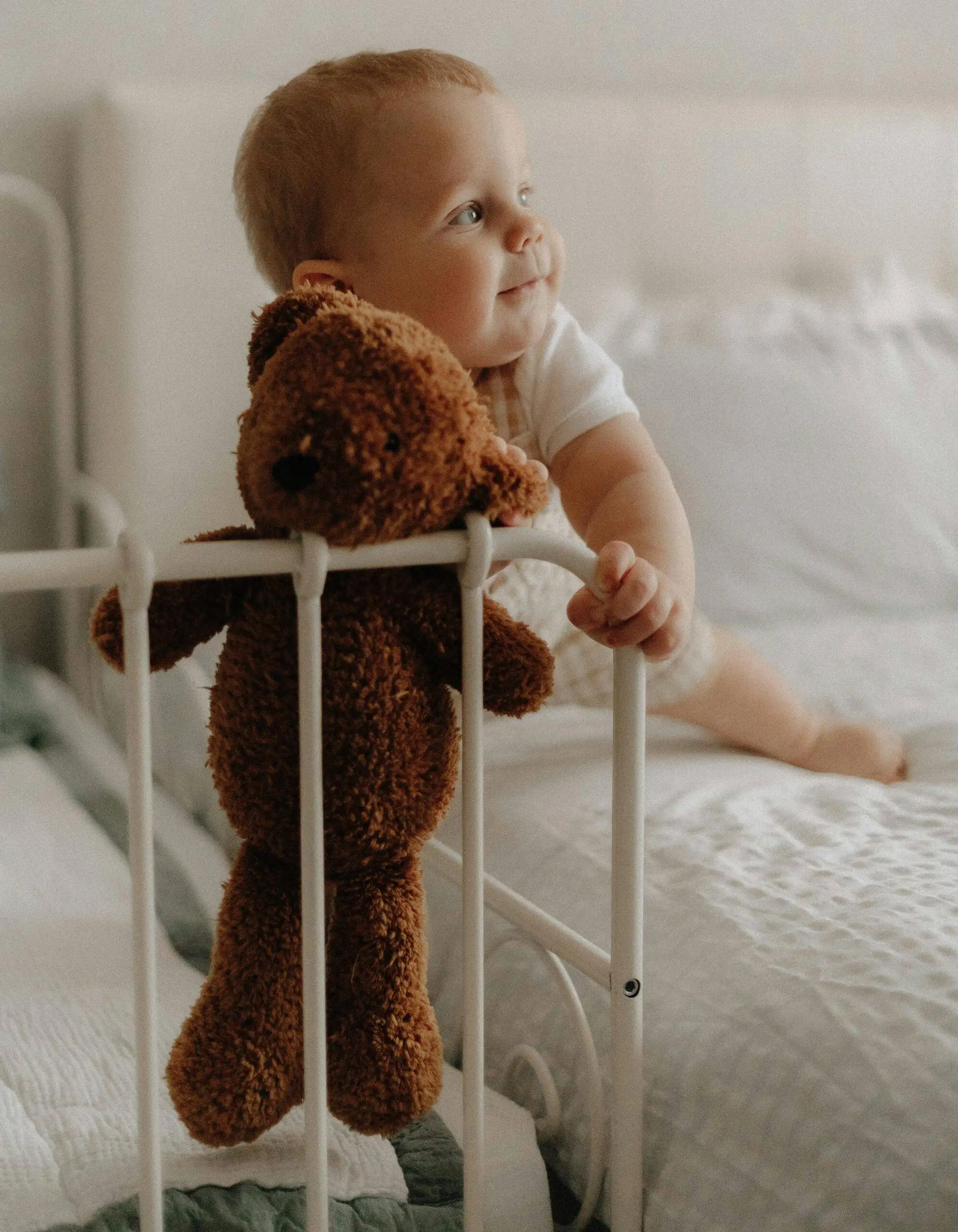 Medically Sound Principles for Raising a Healthy 9-Month-Old Infant 30 newborn baby can roll onto side