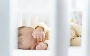 newborn baby see color