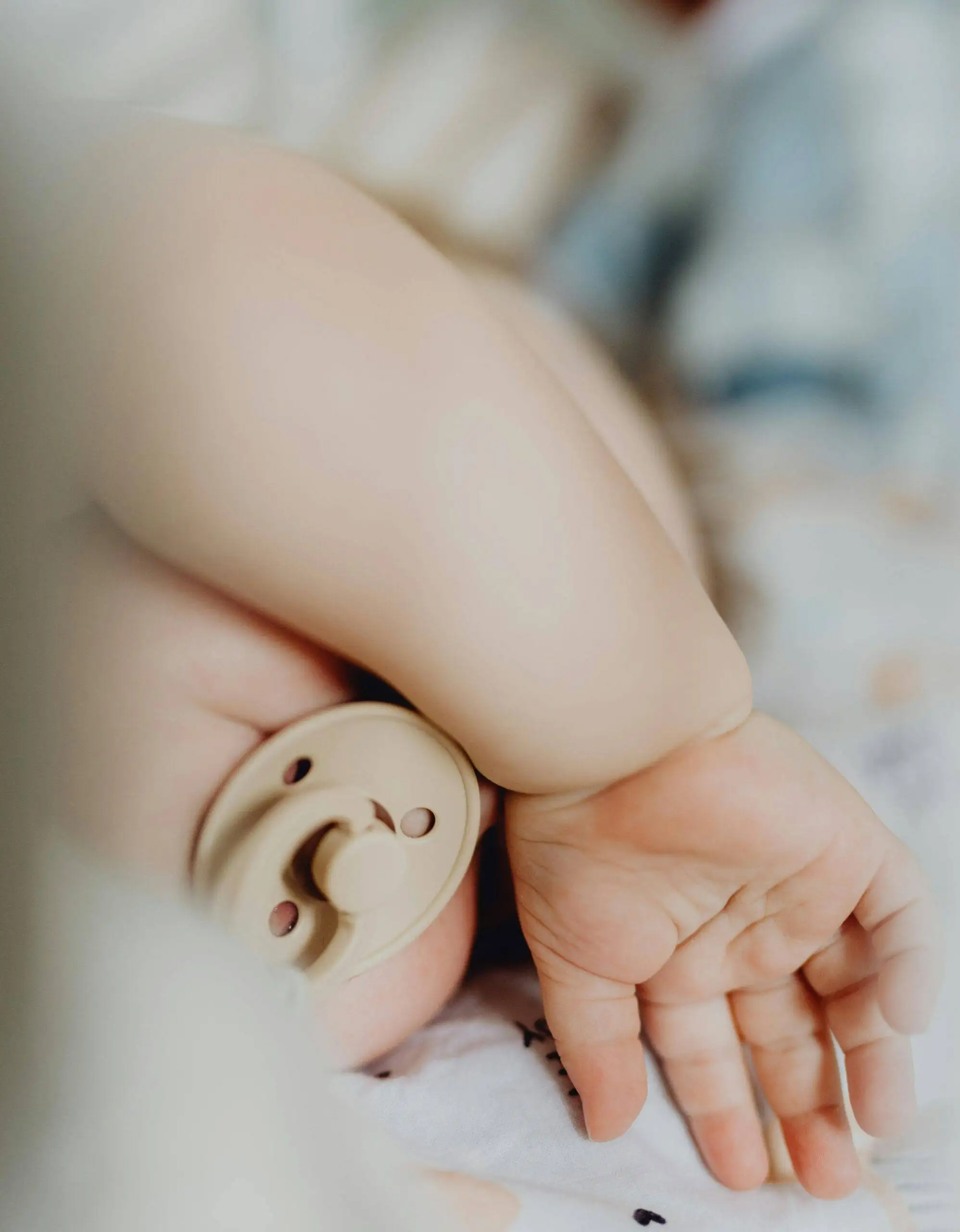 newborn baby sleep with pacifier