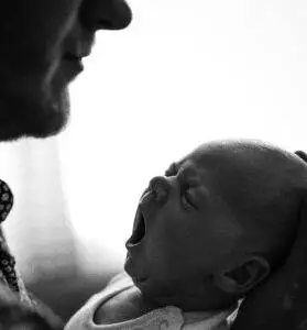 newborn baby see color
