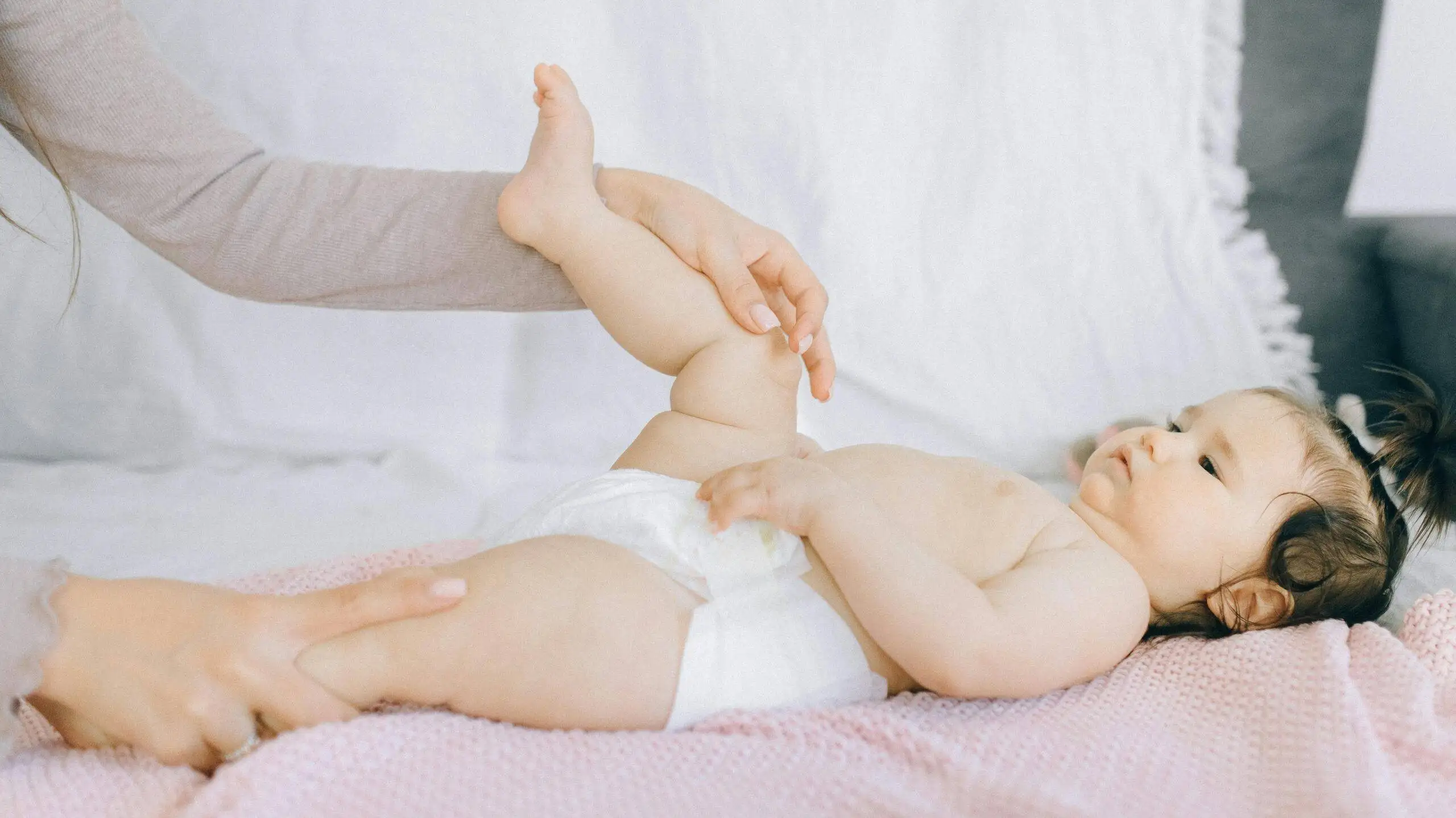 Newborn Dry Skin: Causes, Gentle Remedies & When to Worry 1 how to help baby with gas