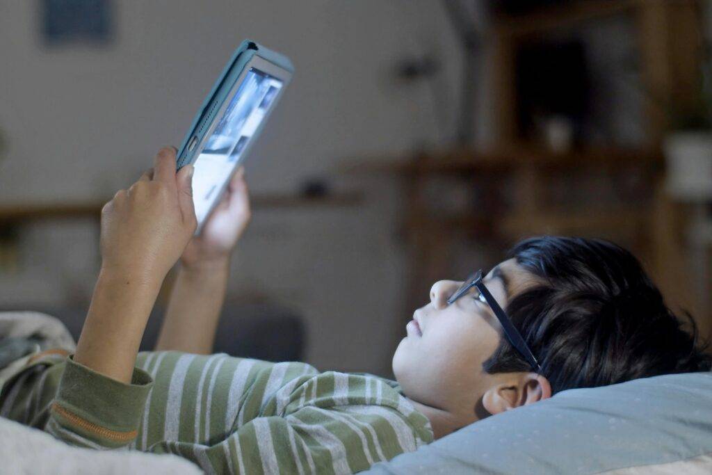 7 Eye-Opening Reasons Why Video Watching Differs from Interactive Play in Brain Development 1 video watching