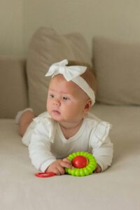 Support Your Baby's Head Lifting: Rolled Blankets or Wedges Can Help in 5 Ways 1 head-lifting